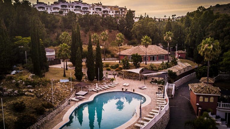 poolabove